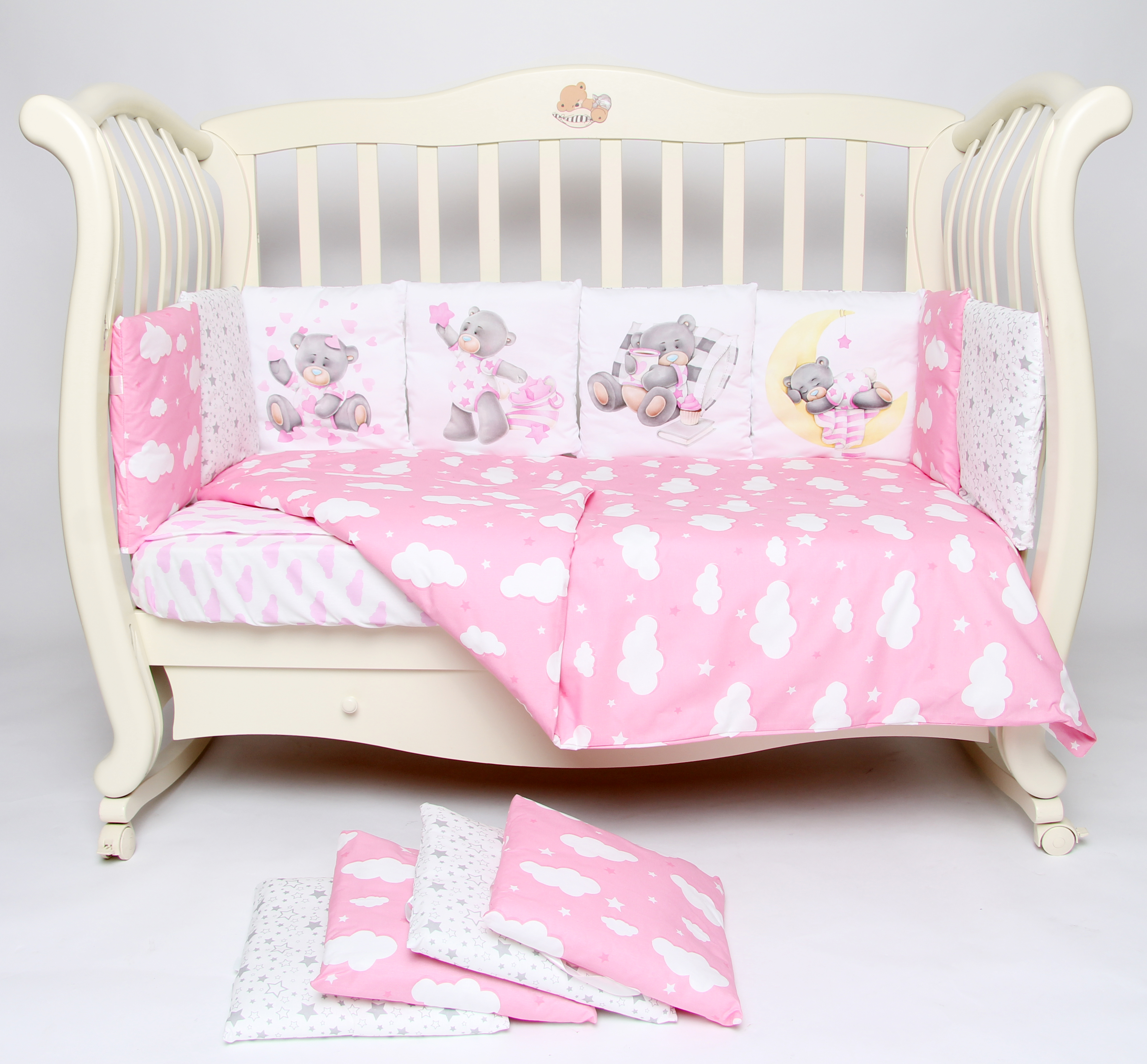 Комплект в кроватку 17 предметов (бортики-подушки) "Мишка на луне" розовый сатин