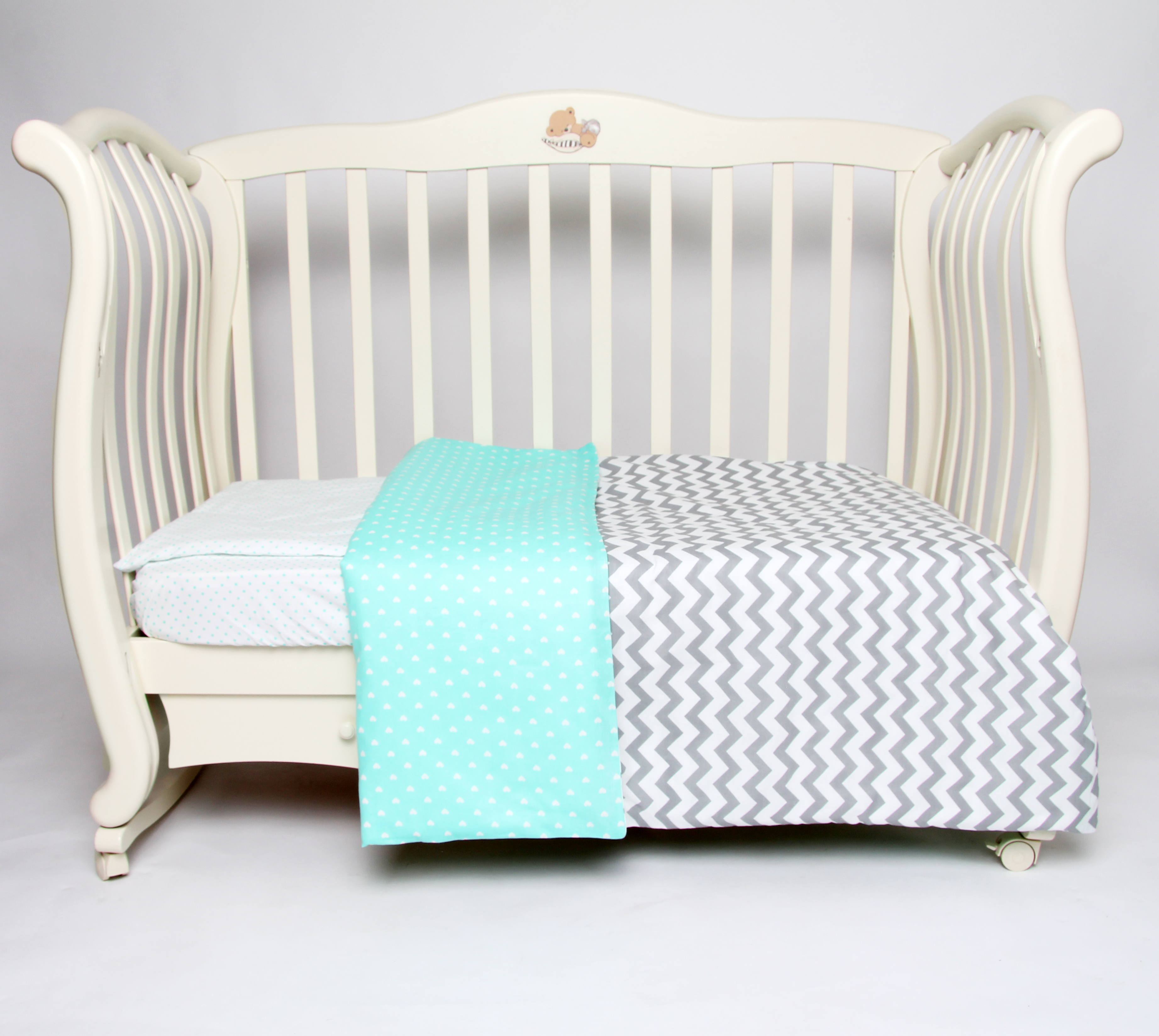 Комплект постельного белья в детскую кроватку 3 предмета "Зигзаги мята" бязь